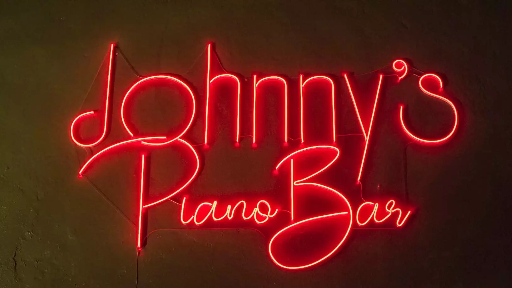Johnny’s Piano Bar – Classic Piano Bar w/Special Guest