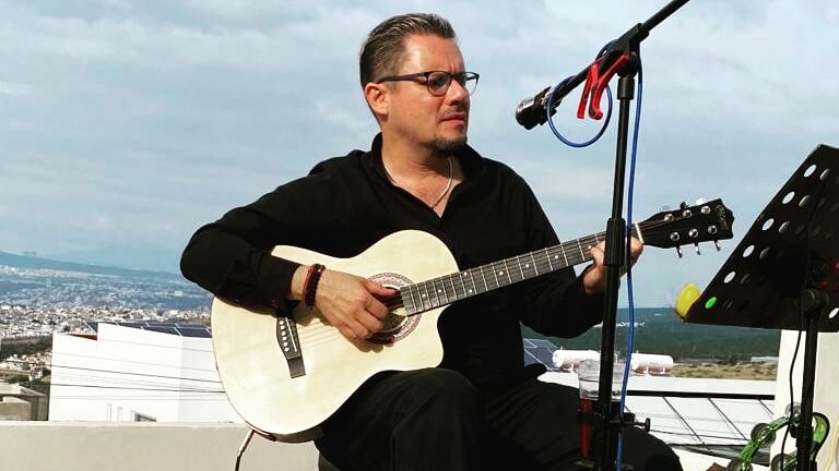 Kike Carrillo en Los Milagros Terraza